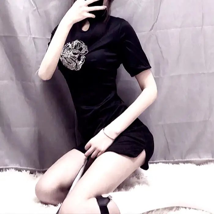 隔楼女孩：我们之间的层距